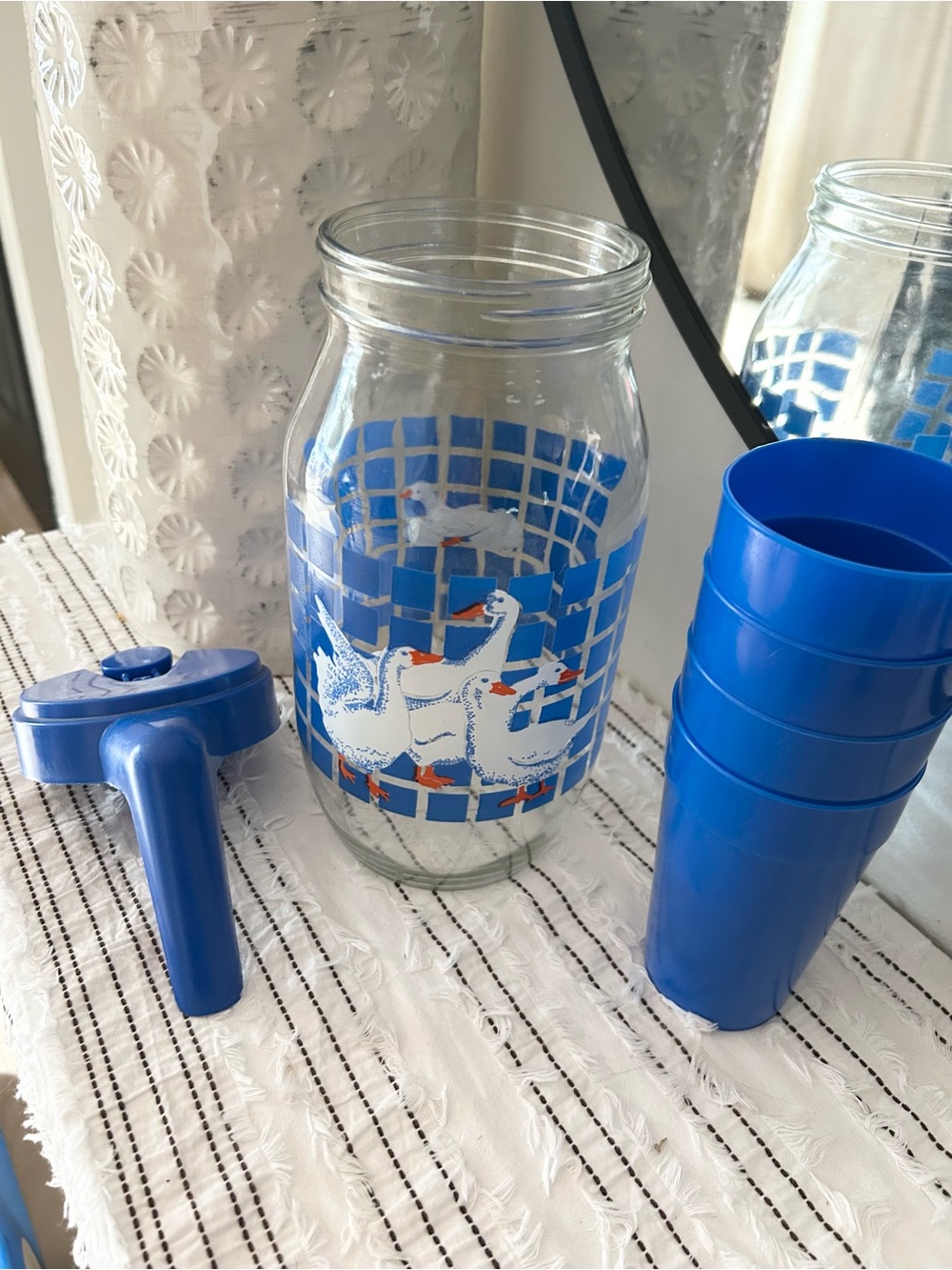 Vintage 1982 Carlton Glass Canister 2L Geese Blue Check w/ 4 Cups - Picture 9 of 9